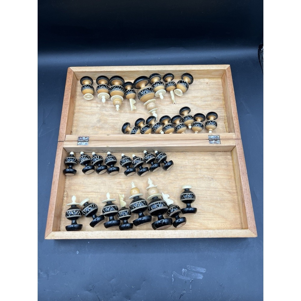 VTG Hand Carved MEXICAN TARASCAN Bone Wood Chess Set w Storage Board Carry Case - Picture 11 of 12